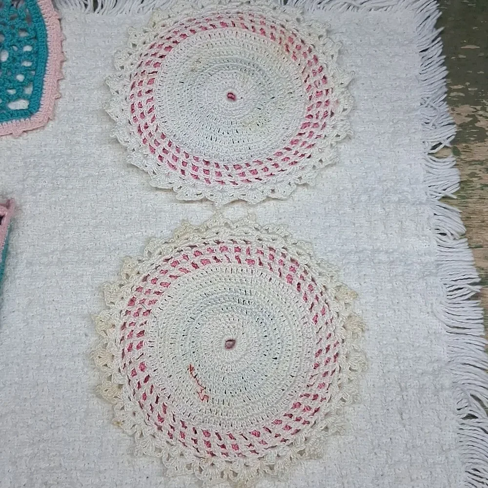 Vintage Crocheted Rosettes mat,& 4 More Rosette Pcs.